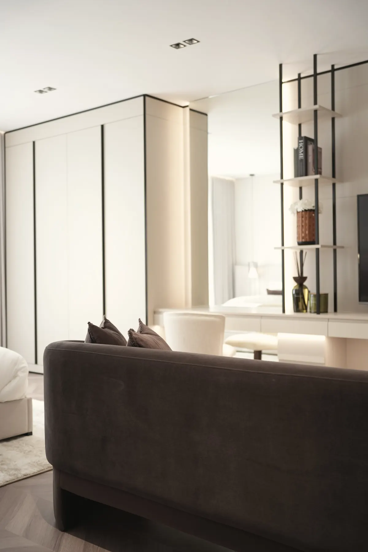 A Quiet Place to Return To, bedroom suite